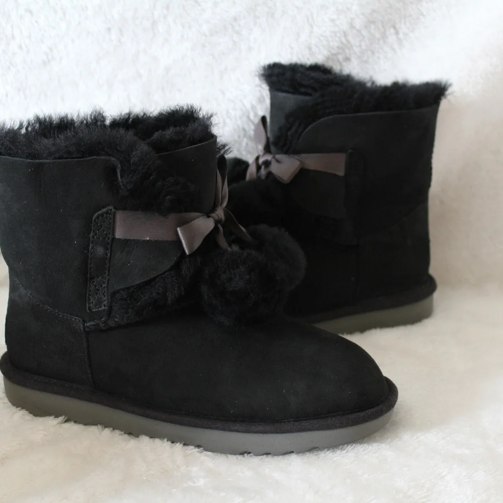 UGG GITA SUEDE‎ POM GIRLS BOOTS BLACK NEW!